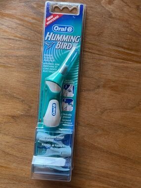 Oral-B Hummingbird Power Flosser and Picks / New in Box / Never Opened